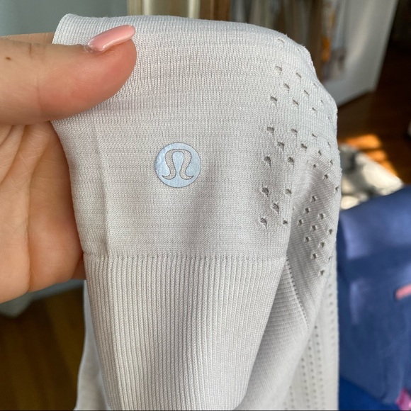 Lululemon Cream Laser Cut Tank Size 6 - Picture 6 of 6